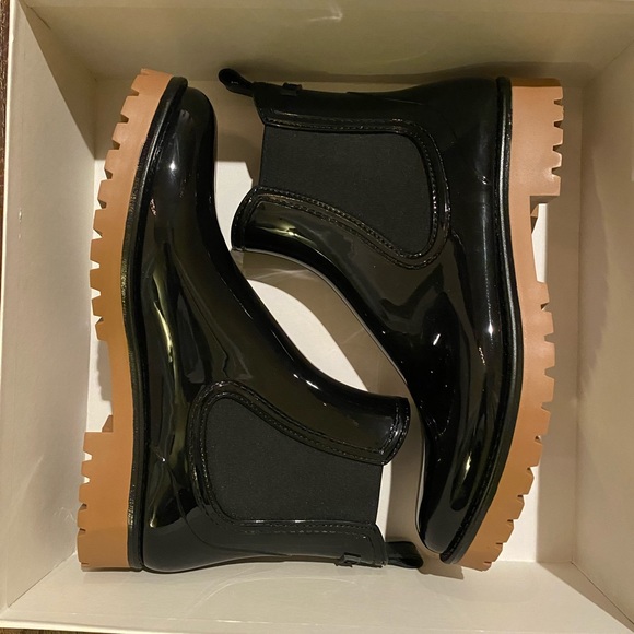 NWT Vince Risa Black Gum Chelsea Boots - Picture 8 of 10